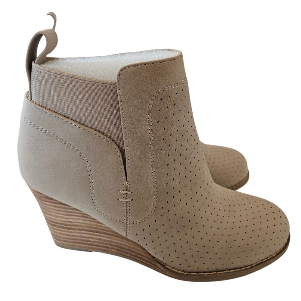 DV by Dolce Vita Gerdy Bootie Beige Ankle Wedge Heel Women's 6 Boho Chic Casual‎
